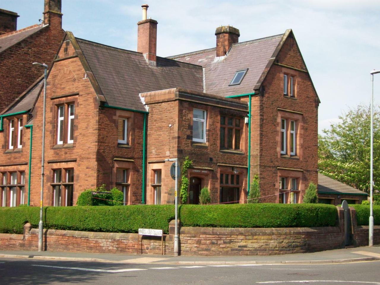 Upstairs, Downstairs At Epworth House Villa Penrith Bagian luar foto